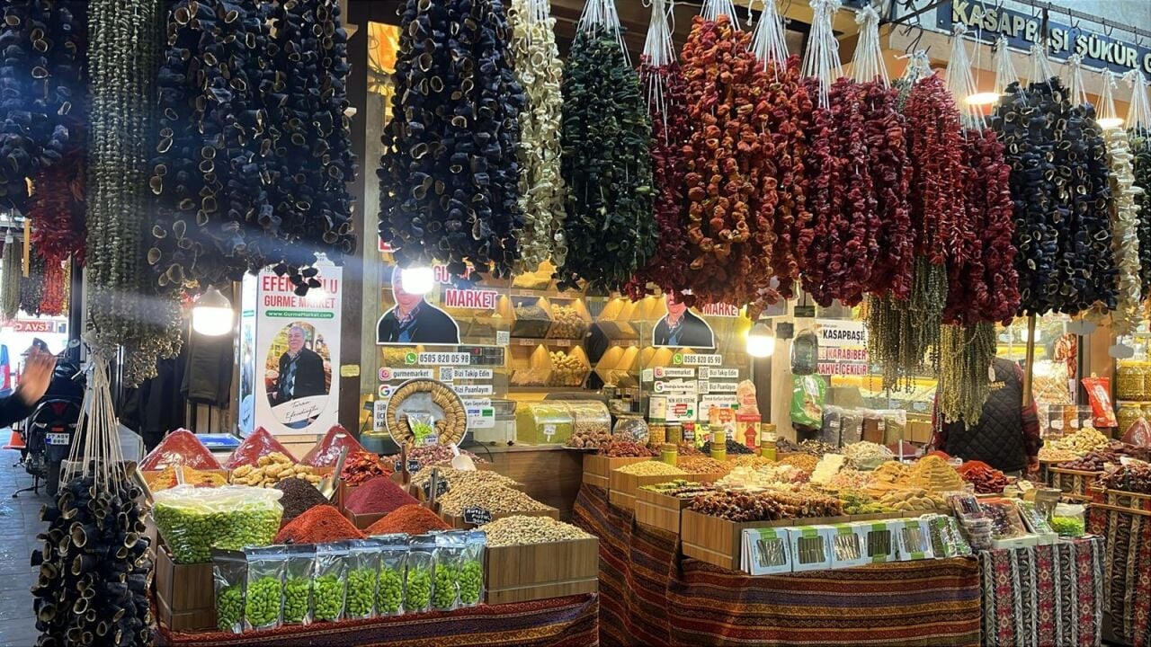 Gaziantep Yöresel Ürünleri Online Nereden Alınır? Antep Salçası ve Fıstığı Sipariş Rehberi